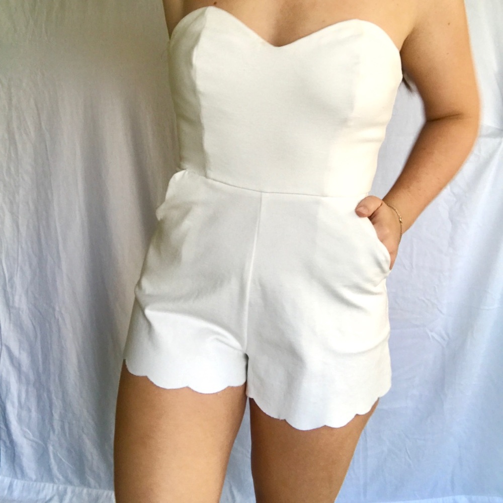🔸Scalloped White Romper🔸